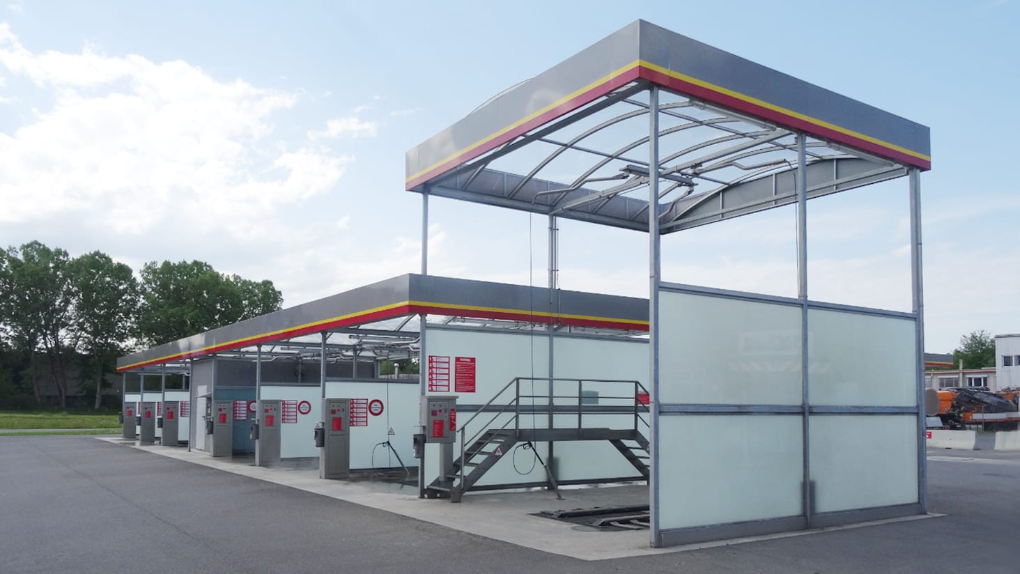 Autowaschanlage Uetendorf mit SB-Waschplätzen