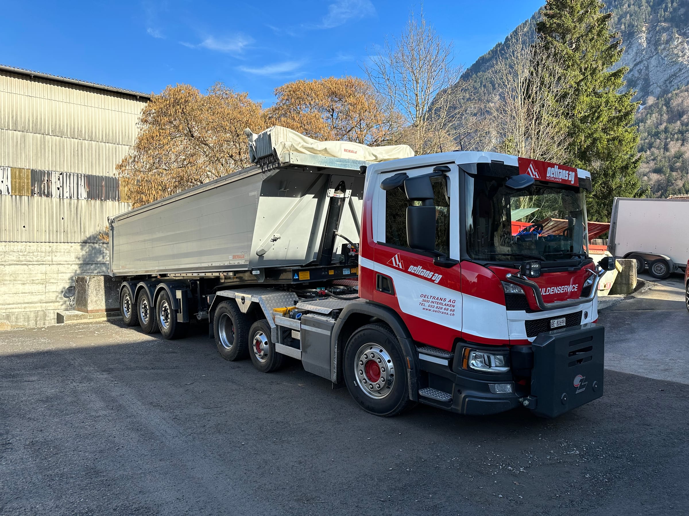 Kippsattelauflieger 40 Tonnen der oeltrans ag